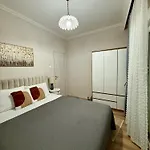 Modern 2-bedroom By Sea & Metro