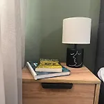 Modern 2-bedroom By Sea & Metro Apartment
