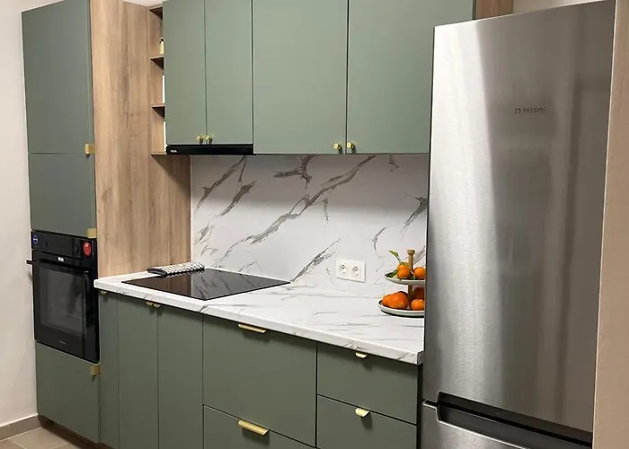 Modern 2-bedroom By Sea & Metro