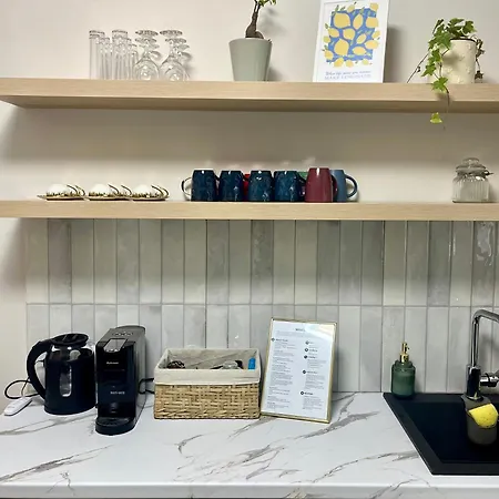 Апартаменты Modern 2-bedroom By Waterfront & Metro