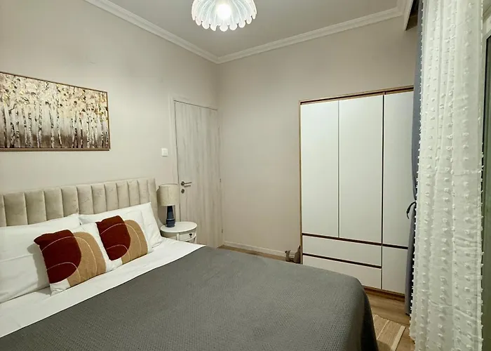Modern 2-bedroom By Sea & Metro