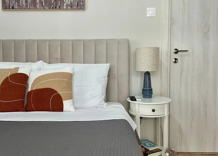 Modern 2-bedroom By Sea & Metro Thessaloníki